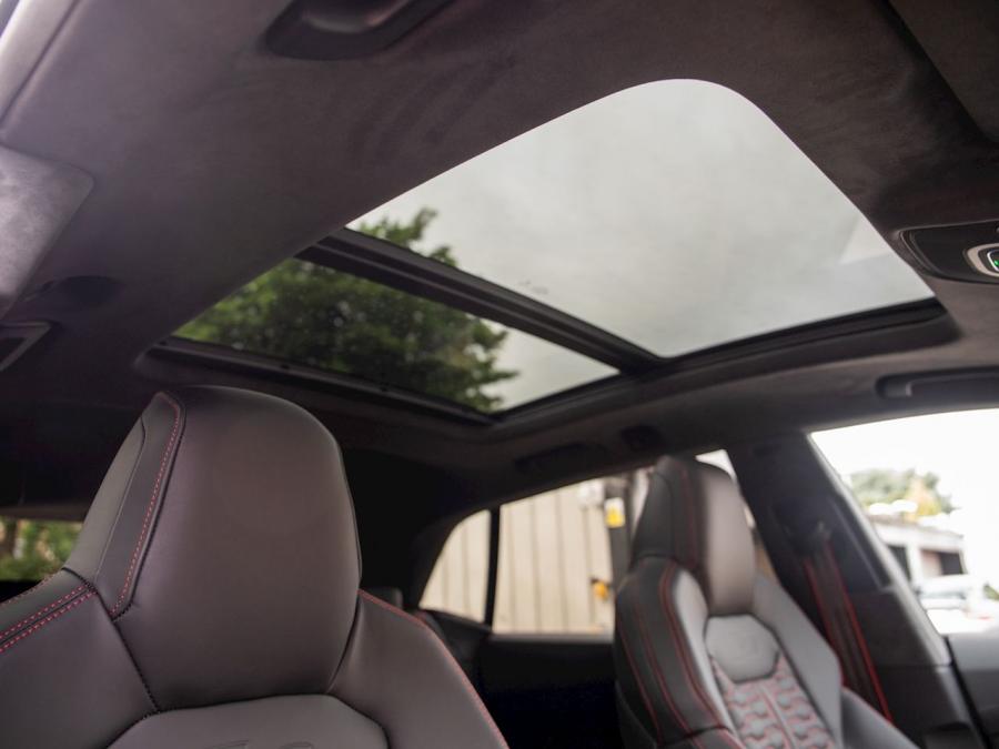 Интерьер Audi RS Q8 Vorsprung 2020 года  (UK) (фото 24 из 35)